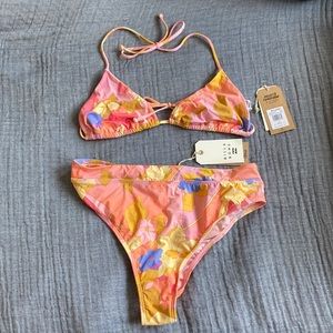 NWT Billabong floral bikini, Size Large